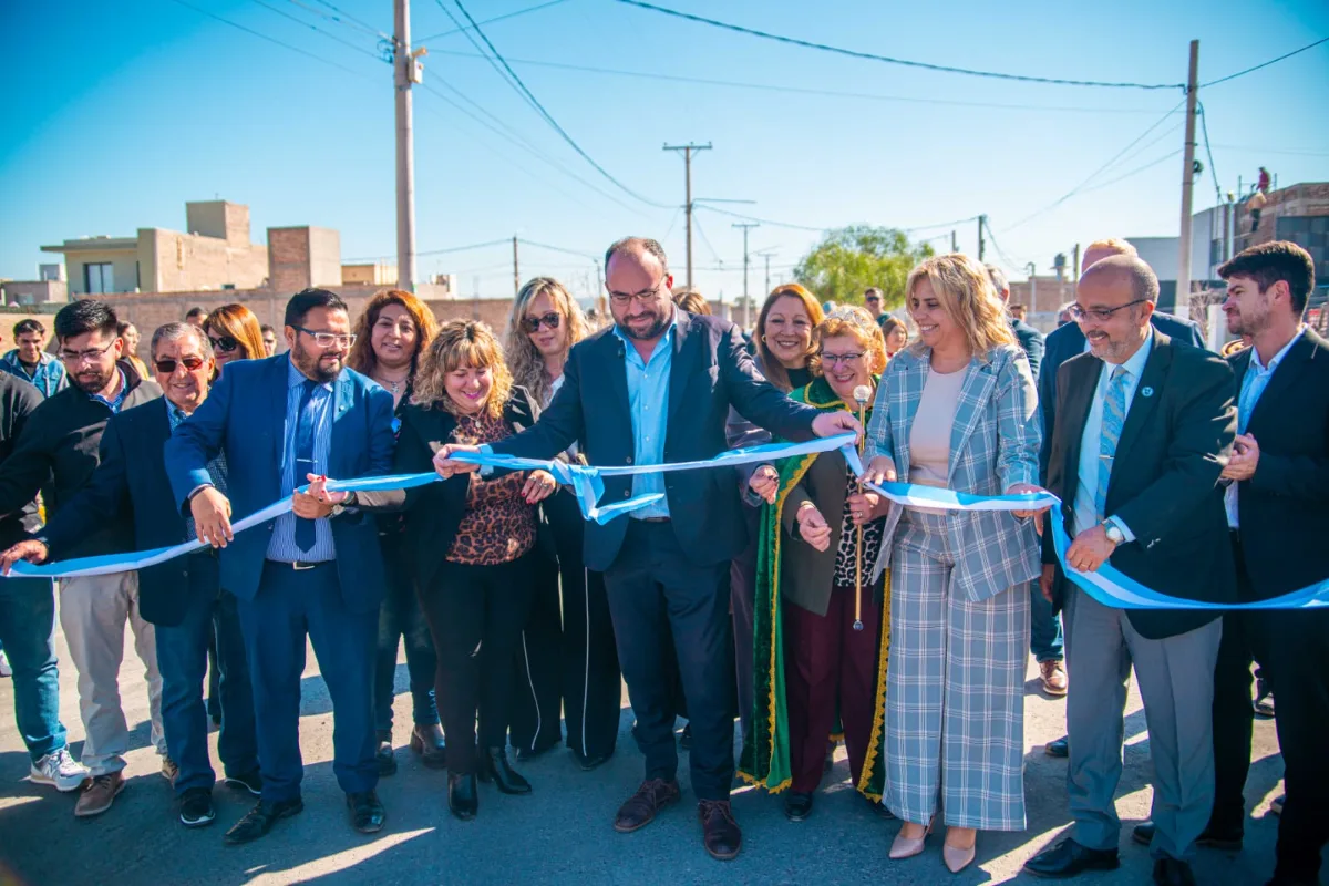 Miodowsky inauguró 11.500 metros cuadrados de pavimento con fondos municipales en calle Malvinas Argentinas