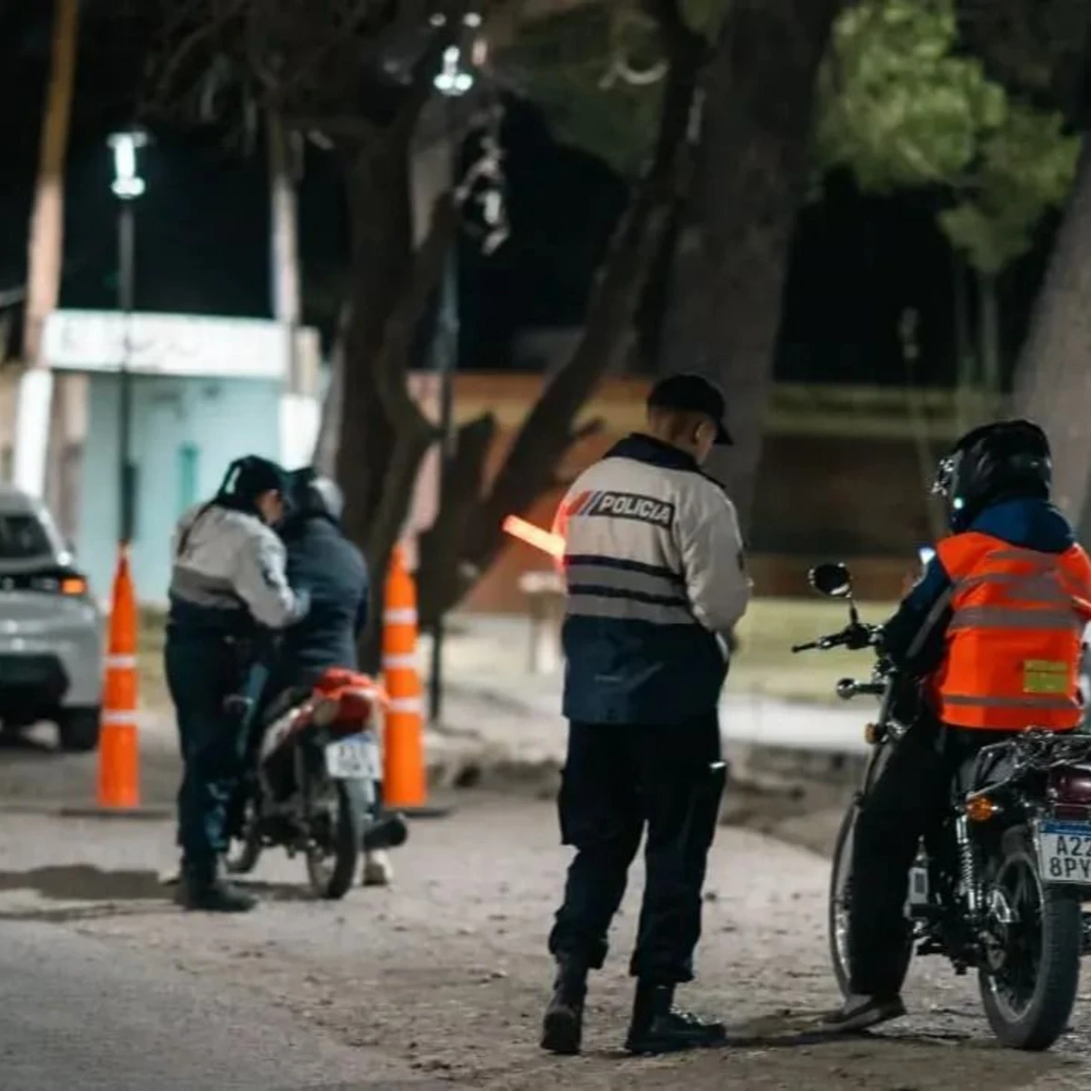 Flor de papelón: quiso sobornar a los policías y terminó demorado