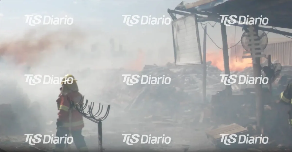 Intensos operativos en San Juan por varios focos de incendios en medio del viento Zonda
