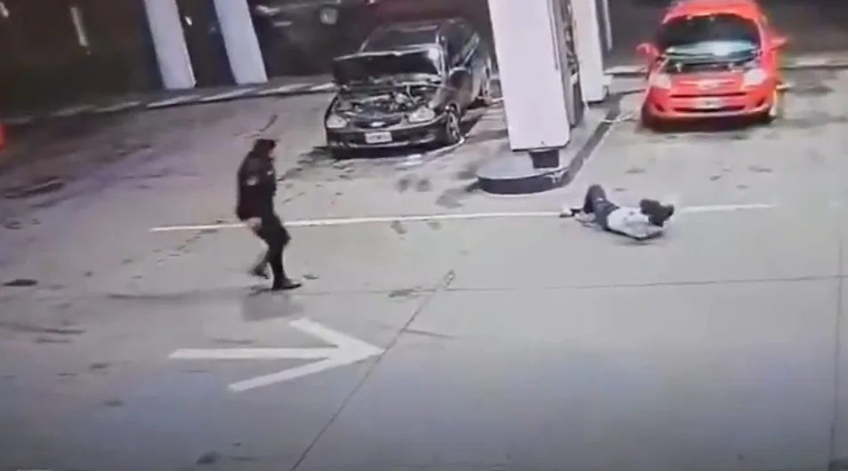 Una policía de franco quedó en medio de un intento de robo, se tiroteó con dos motochorros y uno terminó herido