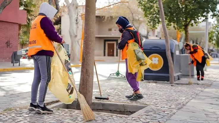 La Ciudad pone a punto sus plazas: mirá dónde estarán las cuadrillas esta semana