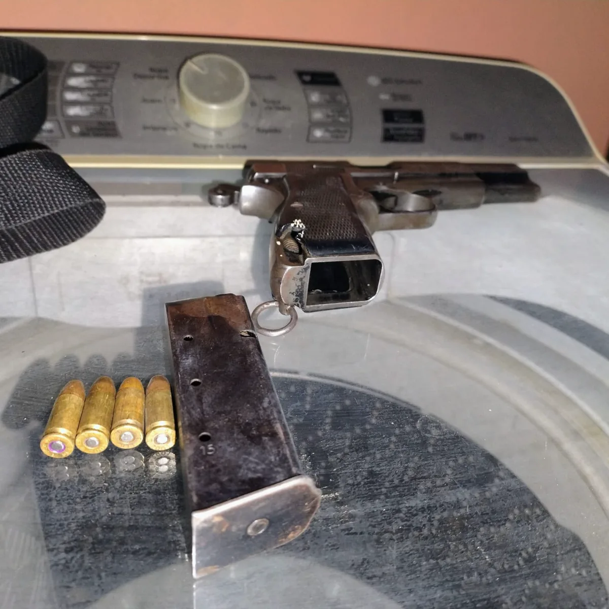 Allanaron una vivienda y detuvieron a un joven por amenazas con un arma