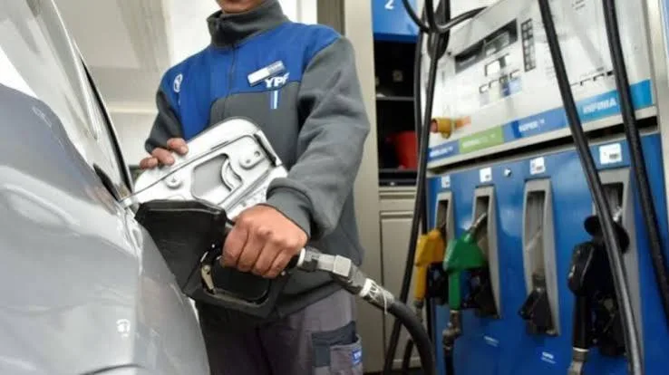 La venta de combustibles cayó por sexto mes consecutivo y julio marcó el mayor retroceso en dos años