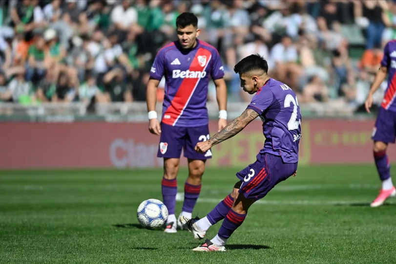 Ponzio debutó como DT de River con un agónico triunfo ante Banfield