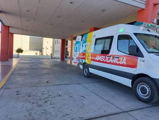 Un motociclista quedó grave tras ser atropellado por un auto en Santa Lucía