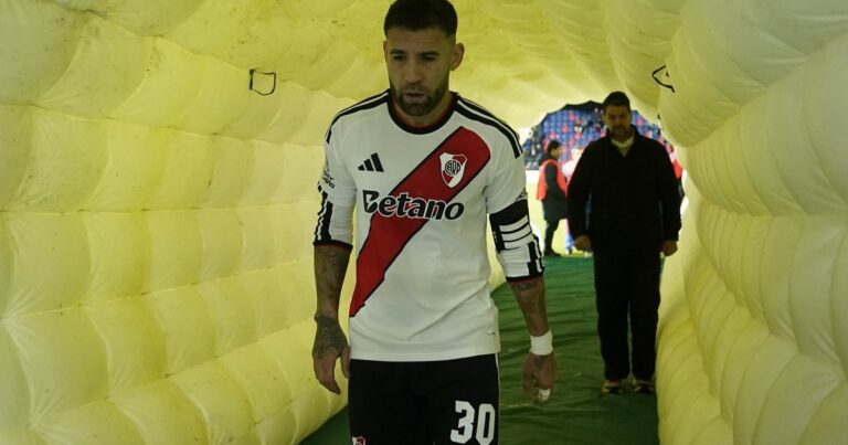 Las bombas de Otamendi contra el árbitro tras el penal no cobrado a River