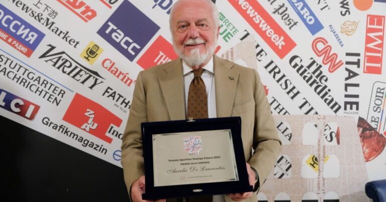 El presidente de Napoli fue premiado por la prensa internacional