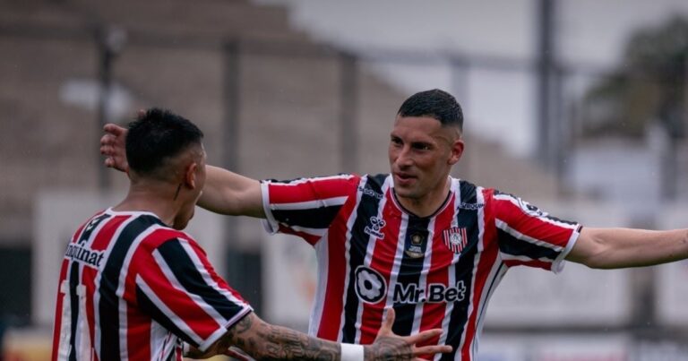 Chacarita goleó a Quilmes y volvió a respirar en la pelea por la permanencia