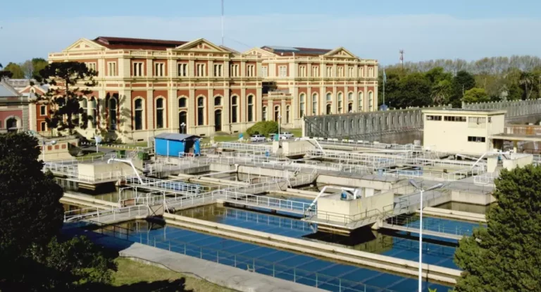 De 17 interesados quedaron solo dos: quiénes se disputan ahora el control total de AySA