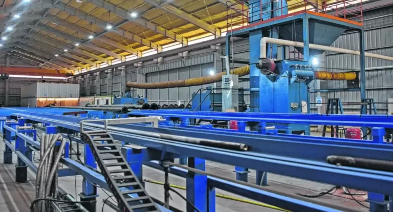 Industria y construcción se derrumbaron en julio: el dato del INDEC que desnuda la falsa recuperación