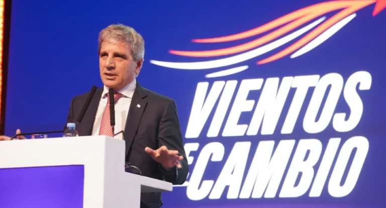 "No puedo hacer magia": Caputo reveló qué pasará con la gente que no llega a fin de mes