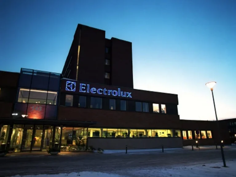 Electrolux cierra su fábrica en Rosario y deja a 200 trabajadores en la calle