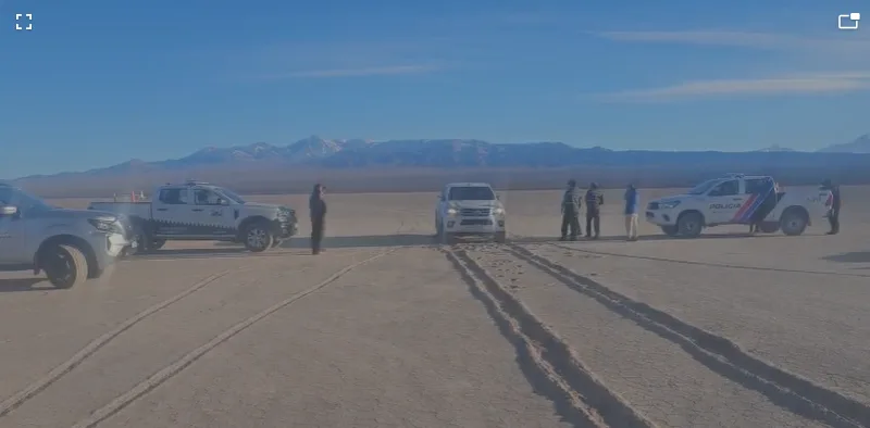 Retiraron la camioneta atascada en la Pampa del Leoncito