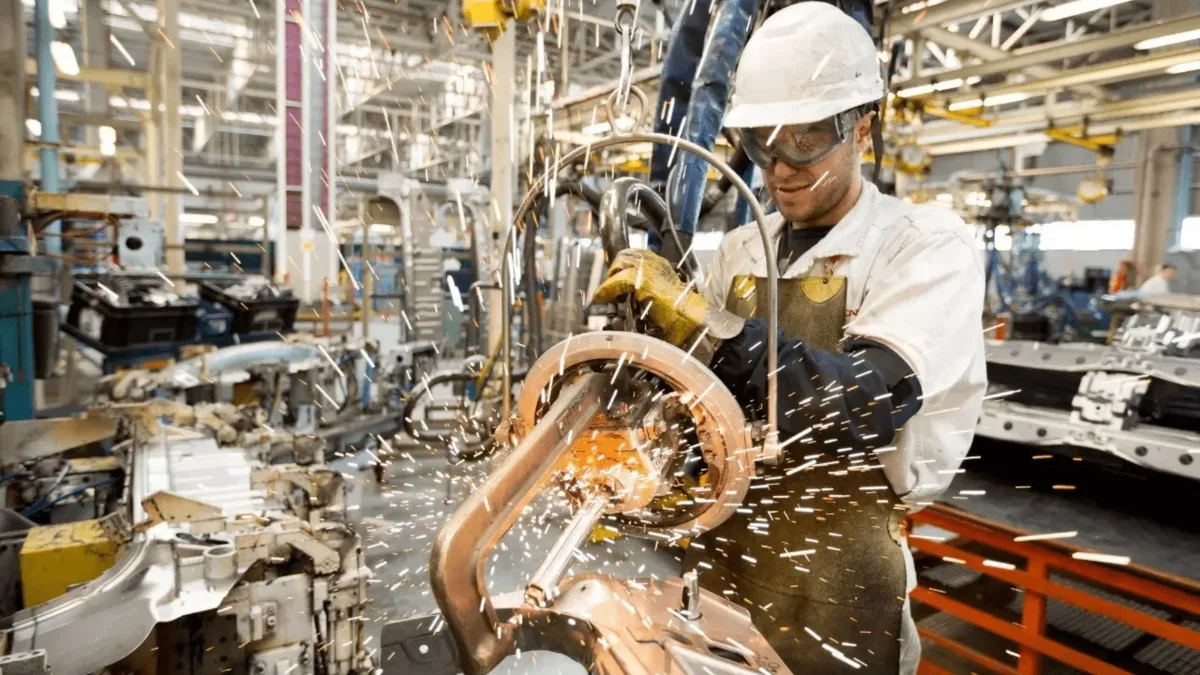 La industria argentina profundizó su estancamiento en agosto con una caída interanual del 5,7%