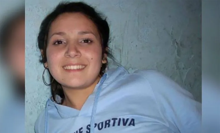 Confesó un crimen 18 años después: dijo que mató a una joven y que su habitación estaba “maldita”