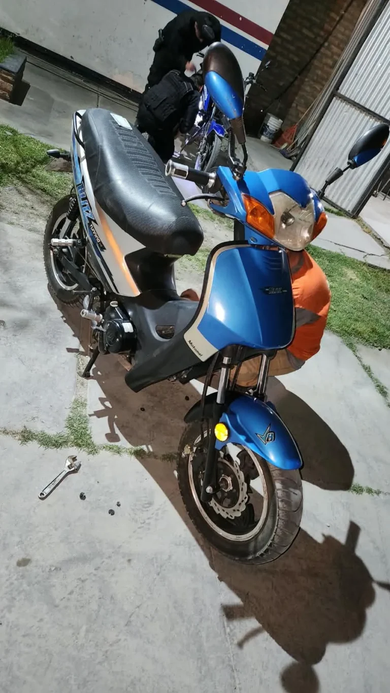 Le robaron la moto a un conductor de Didi y la Policía la recuperó minutos después