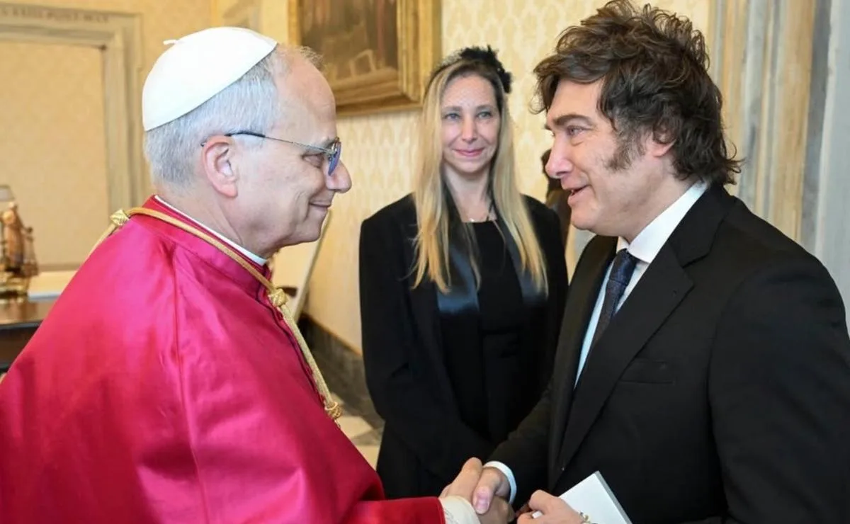 El Gobierno evalúa un feriado o asueto por la visita del papa León XIV