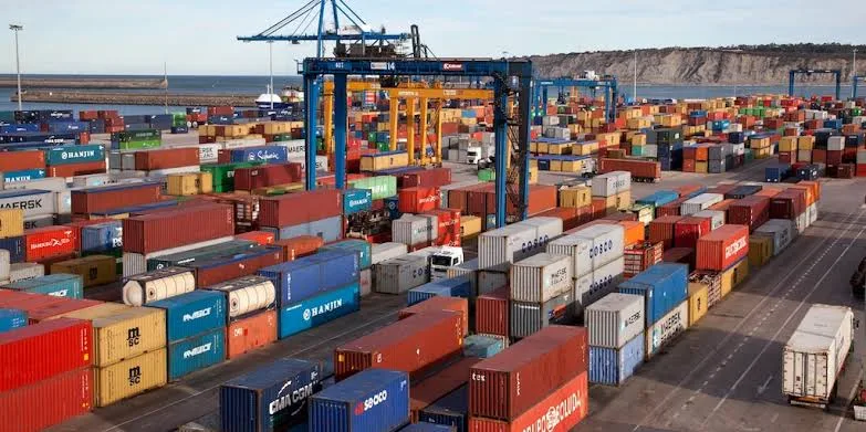 Argentina se encamina a un superávit comercial récord, pero el boom exportador no alcanza para impulsar la economía