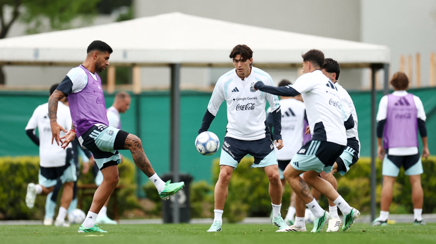 La Selección Argentina volvió a entrenar y comienza a definir el equipo para jugar contra Bolivia