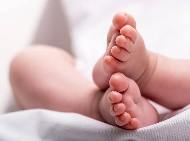 Un bebé de 9 meses se ahogó y fue salvado por policías en Rawson