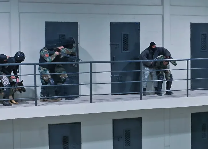 En imágenes, así se preparan los penitenciarios ante posibles tomas de rehenes o motines