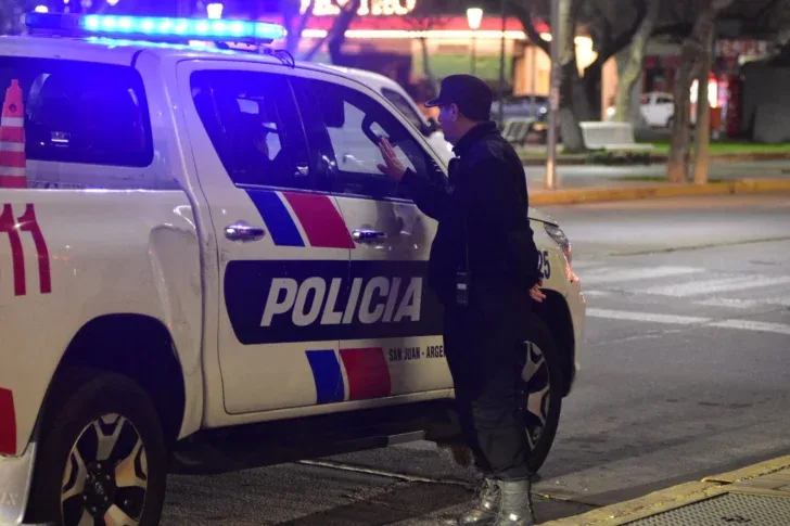 Le robaron el celular a un adolescente y tres jóvenes fueron detenidos en Capital