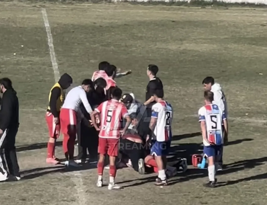 Susto en Peñarol: un jugador de Sarmiento se descompensó en pleno partido