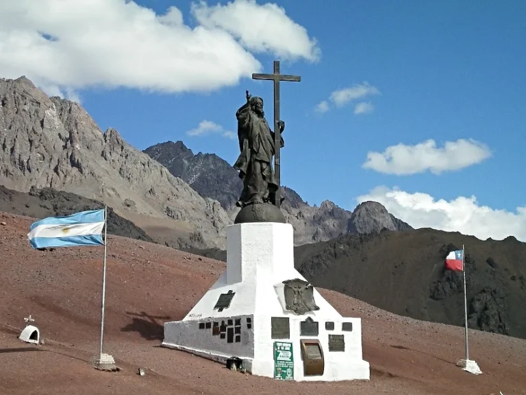 “¿Que se celebra en Chile el 18 de Septiembre?, el Paso de Cristo Redentor como nos une entre vecinos y hermanos a la Argentina y a Chile”