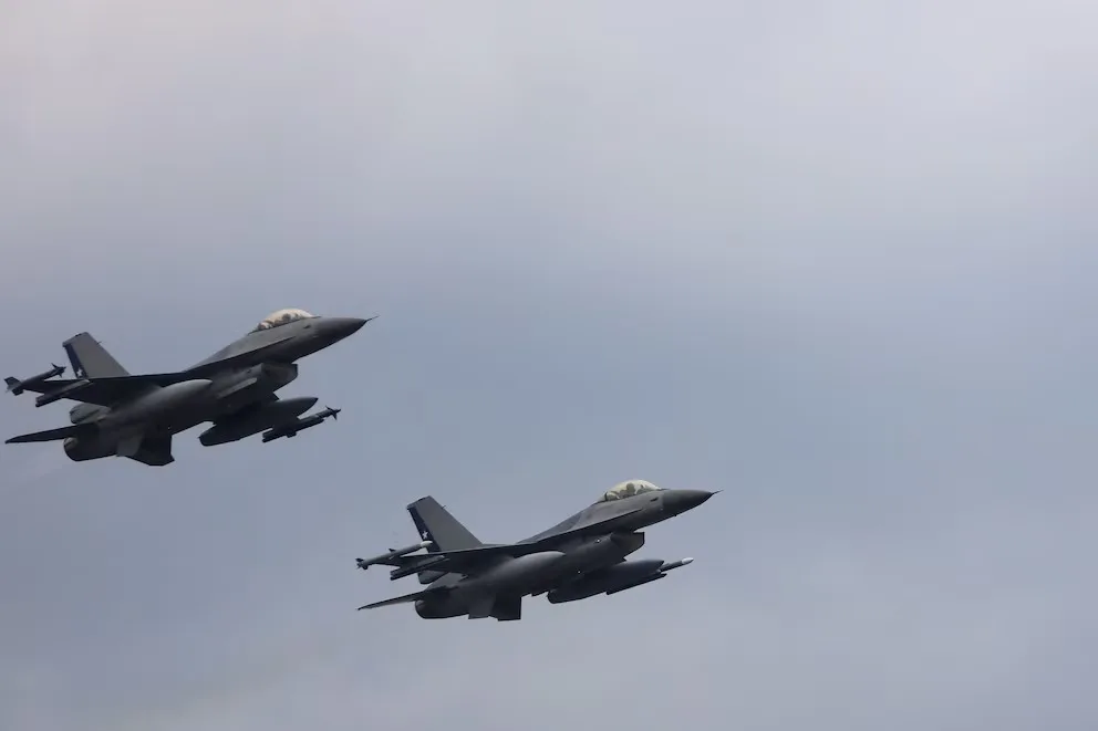 Seis F-16 argentinos ya están en camino: el segundo lote llegará a Río Cuarto tras cruzar el Atlántico