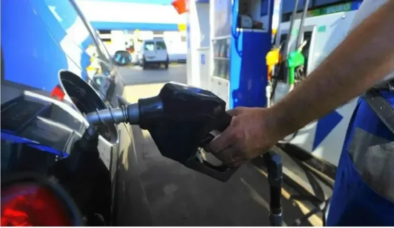 La venta de combustibles cayó por séptimo mes consecutivo y acumula una baja de 2,4% en lo que va del año