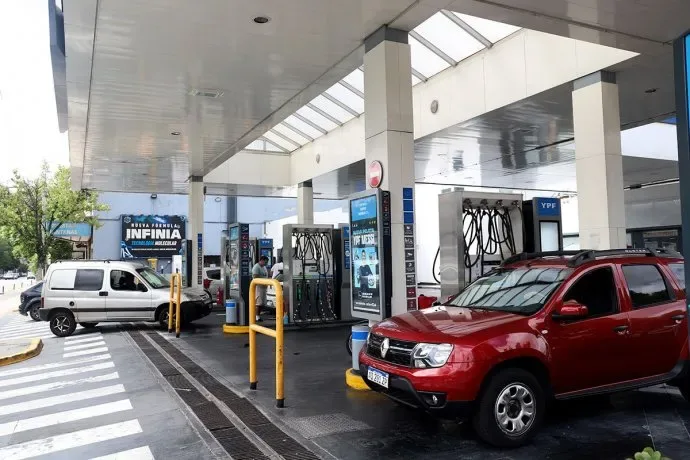 El Gobierno postergó por un mes la actualización de impuestos a la nafta y el gasoil