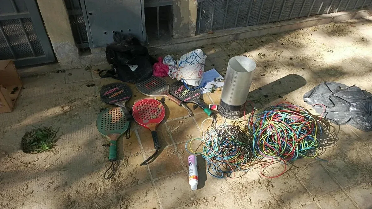 Detuvieron a una pareja tras ser sorprendida saliendo de una vivienda con elementos robados
