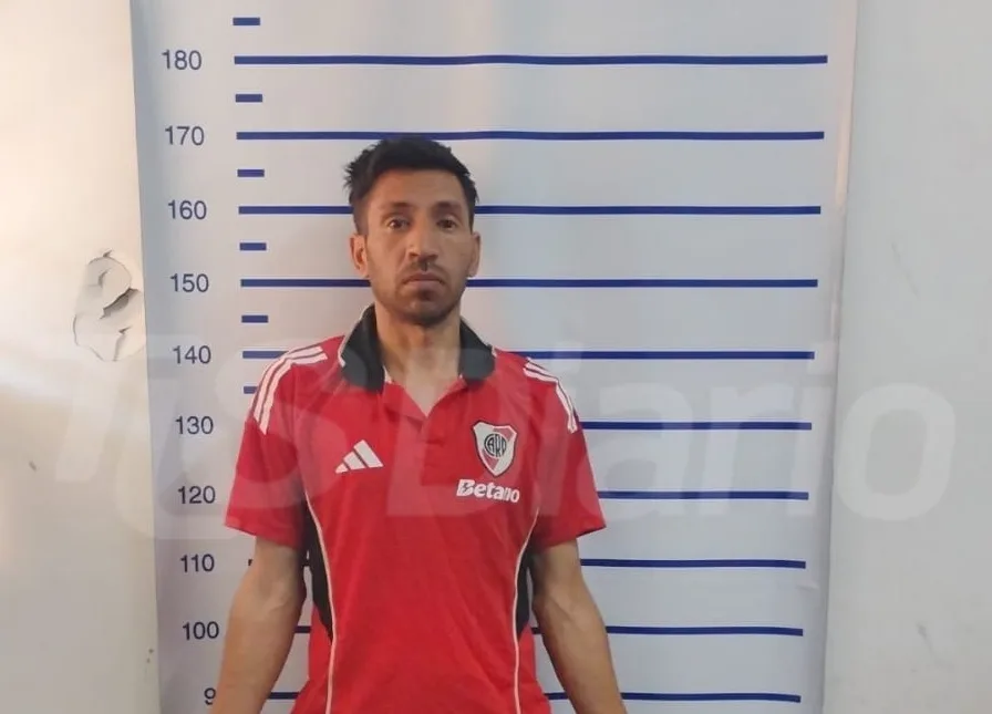 Cayó un sujeto buscado por la Justicia y le encontraron una cámara robada y un arma en Rawson