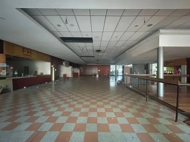 Una conocida cadena de GYM se instalaría en el ex patio gastronómico del Vea de la 25 de Mayo