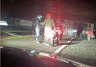 Volcó un camión con combustible en la Cuesta de Las Vacas