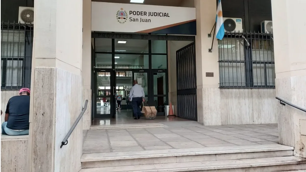 Era investigado por presuntas estafas, acordó entregar terrenos y escriturar inmuebles para reparar a los damnificados