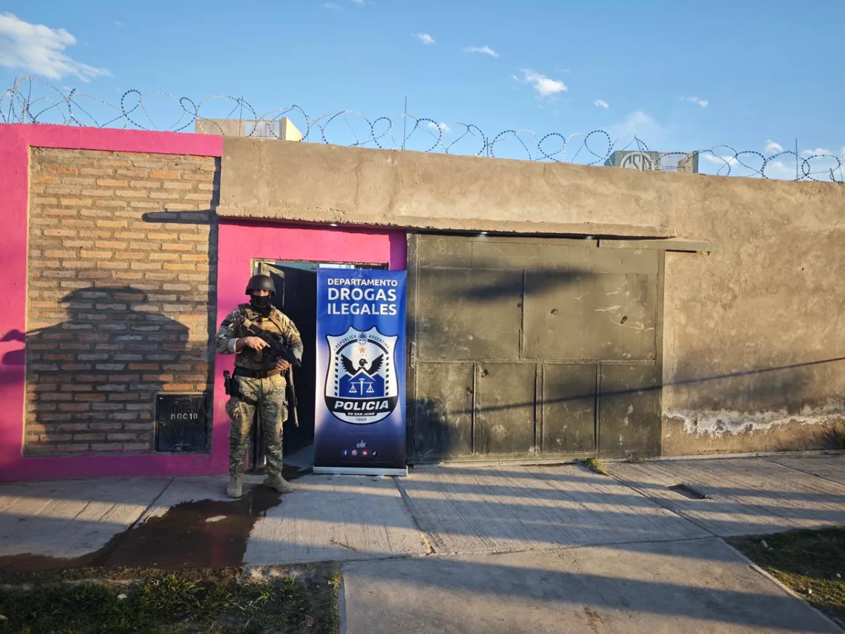 Cayeron dos hermanas con más de 100 dosis de cocaína listas para la venta en el Barrio Sierras de Marquesado