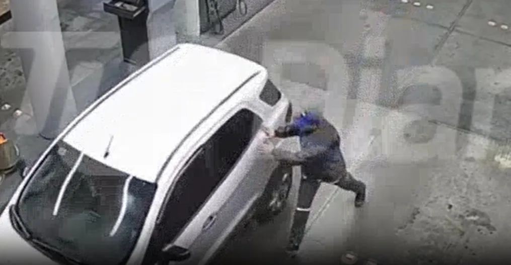 Cargó combustible, esperó que terminaran de atenderlo y aceleró para escapar sin pagar