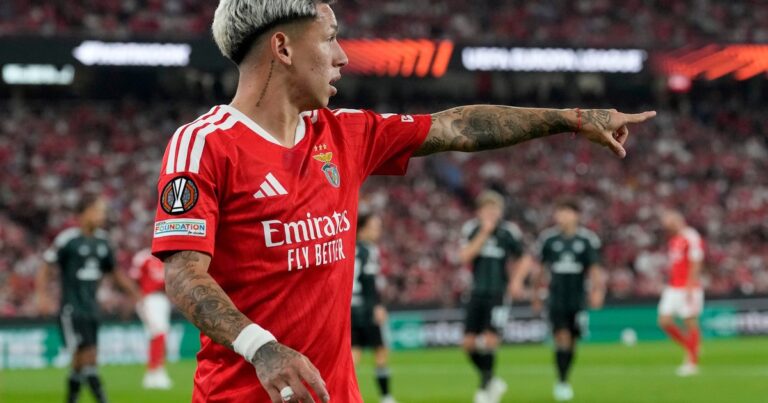 Video: doblete de asistencias de Prestianni en la goleada del Benfica ante el Celtic por la Europa League