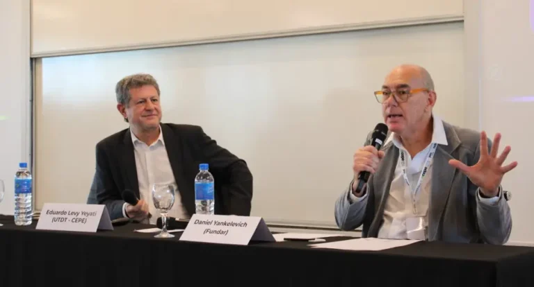 La IA ya factura en Argentina, pero deja afuera al 45% de los trabajadores informales