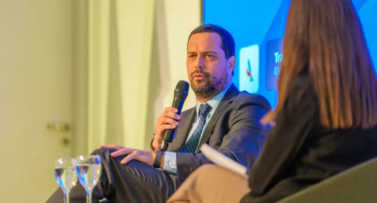 ¿Se recupera la actividad? El Gobierno cree que mes a mes viene un poco mejor