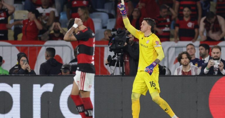 La emoción de Muslera tras ser el héroe del Estudiantes finalista: "El fútbol siempre te da otra oportunidad"