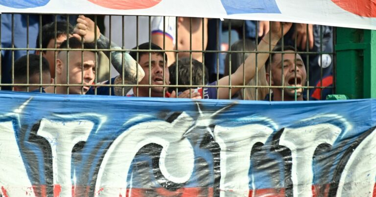 La bronca de los hinchas de San Lorenzo que fueron a Varela: "Que se vayan todos..."