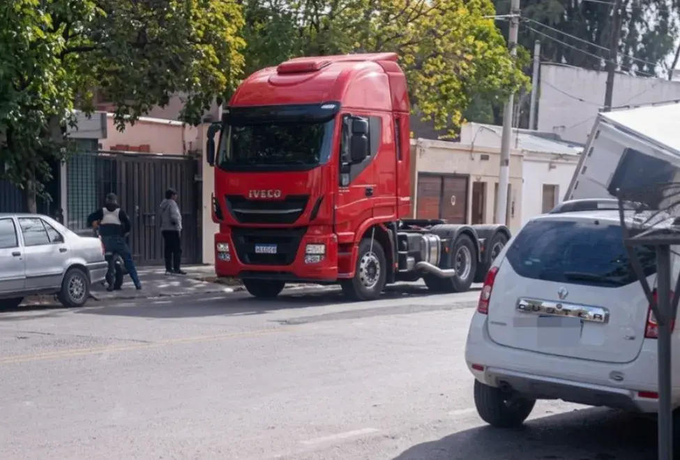 Susto en Rawson por un acoplado que se desprendió de un camión y casi provoca un accidente