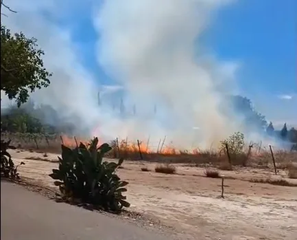 Fuego y grandes llamas cerca de Estudiantil