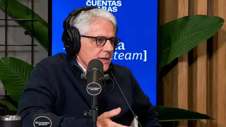 Ades ahora pide un dólar más alto y aflojar con el ajuste, en sintonía con Karina