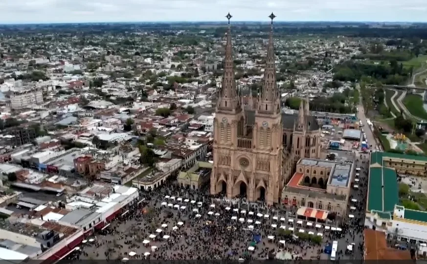 El arzobispo de Luján habló de “la grieta verdadera” y advirtió por quienes quedan afuera