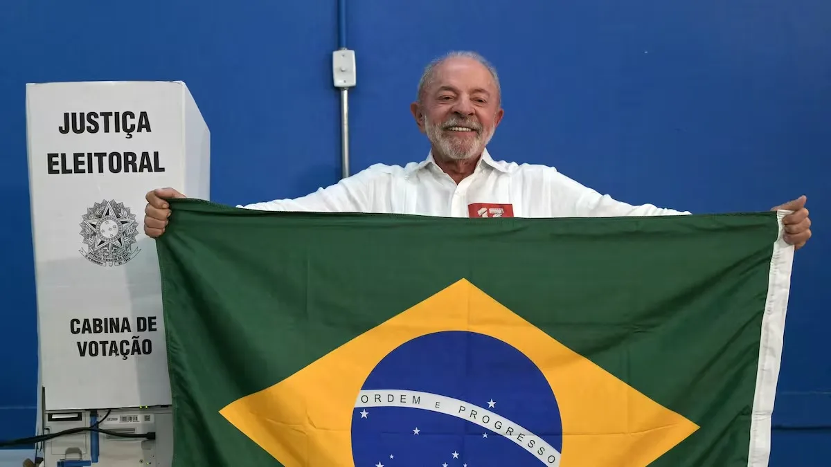 Lula pasa al frente en una ajustada definición frente a Flávio Bolsonaro