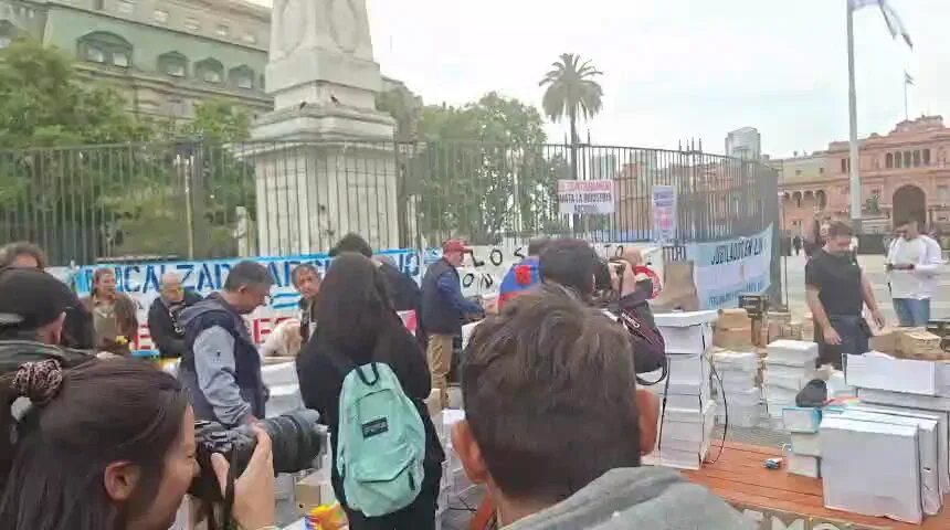 Fabricantes de calzado realizaron un “zapatazo" solidario en “defensa” de la industria nacional