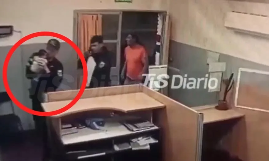Policías héroes salvan a una beba en una comisaría de Rawson